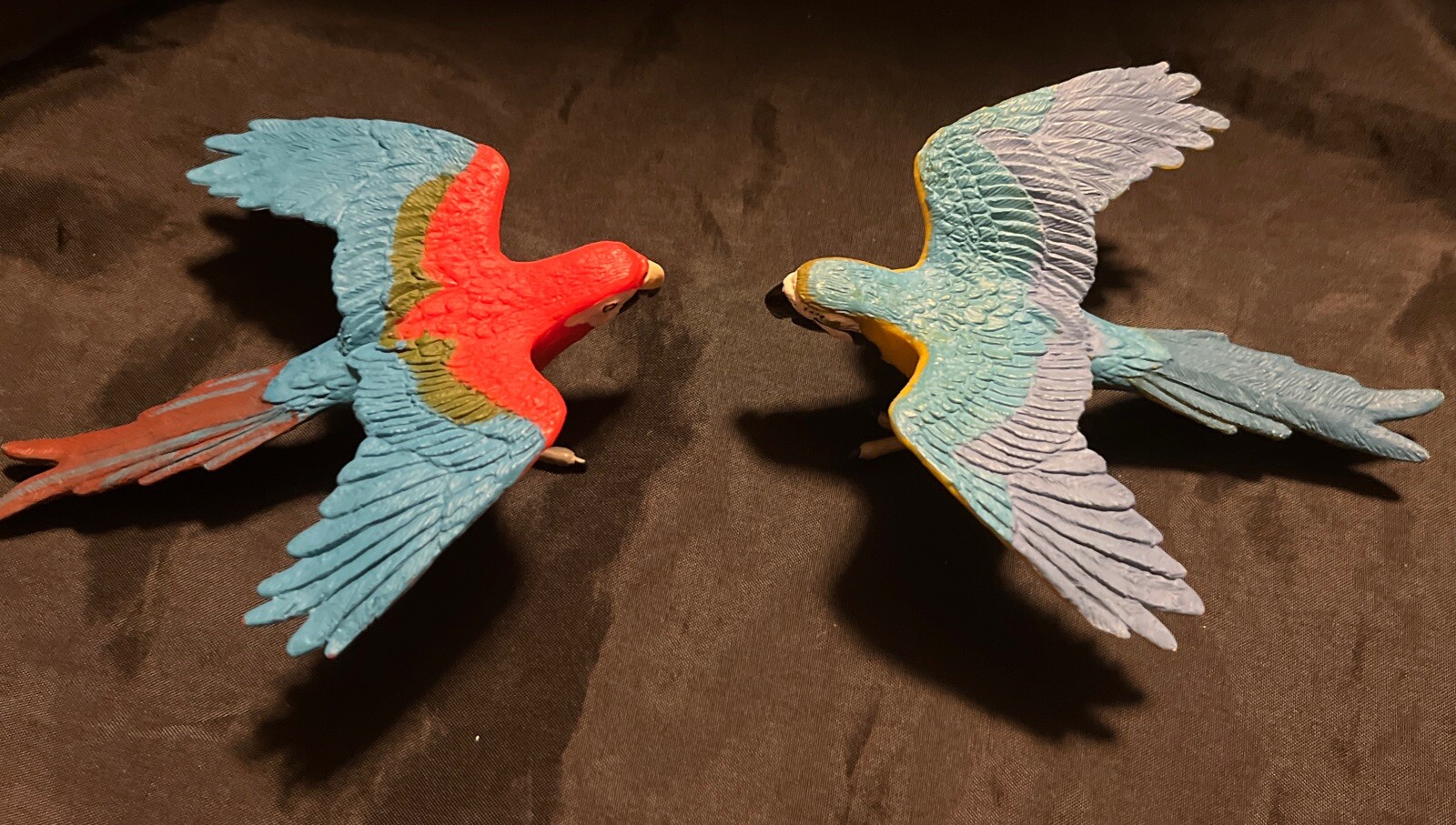 Blue-Red & Green Winged Macaw Parrot 4″ Toy Bird Safari Ltd Wings of the World
