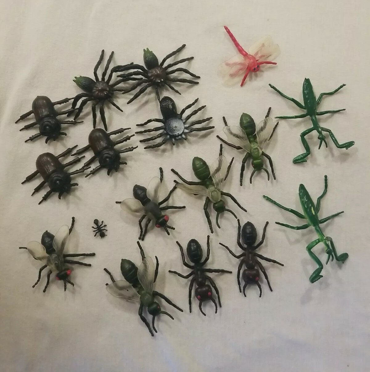 Lot of 17 PVC educational Animal figures Insects SMALL FIGURES SEE PICS FREE S/H
