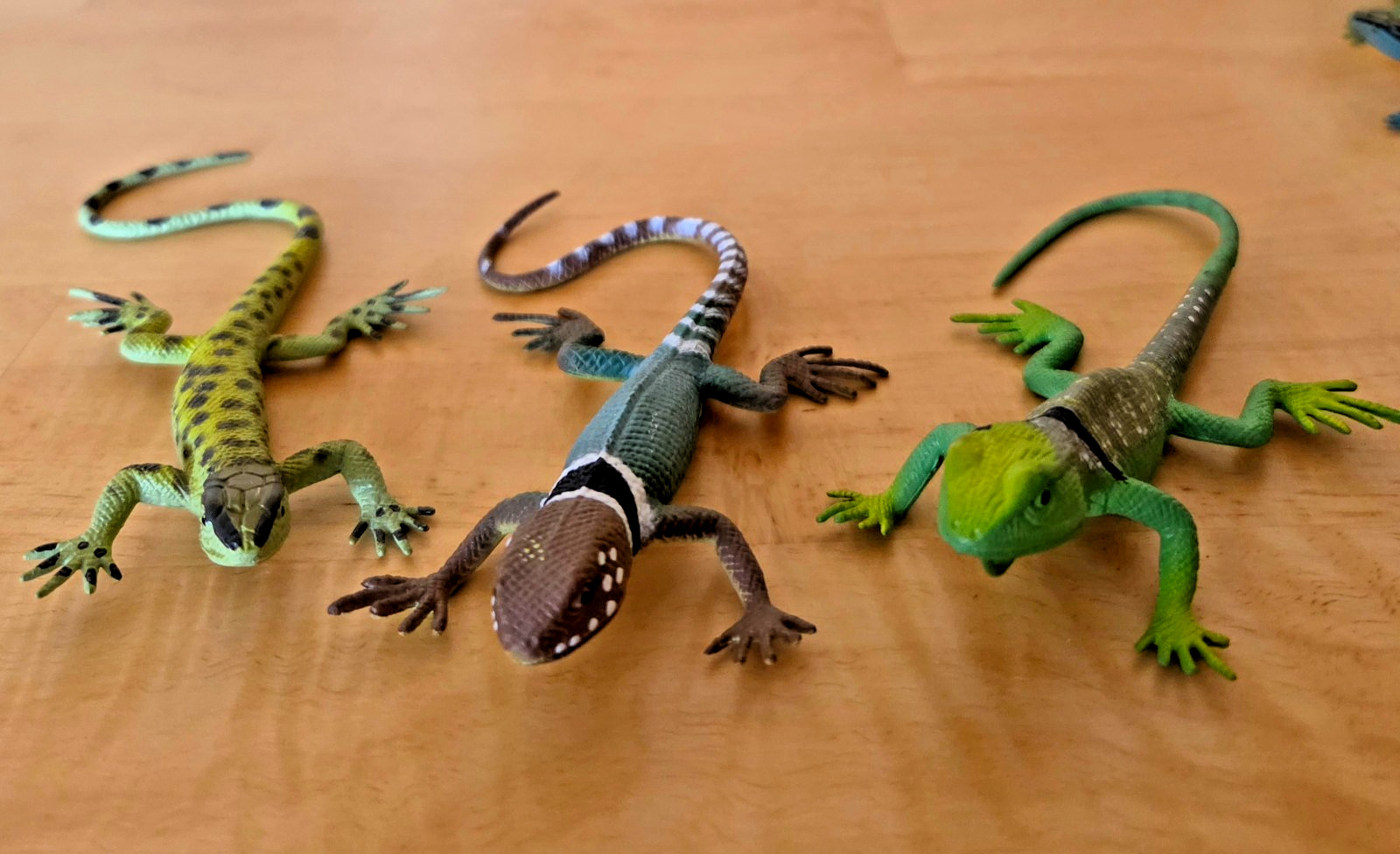 Lot of 7 PVC Plastic Rubber Toy Figure Lizards