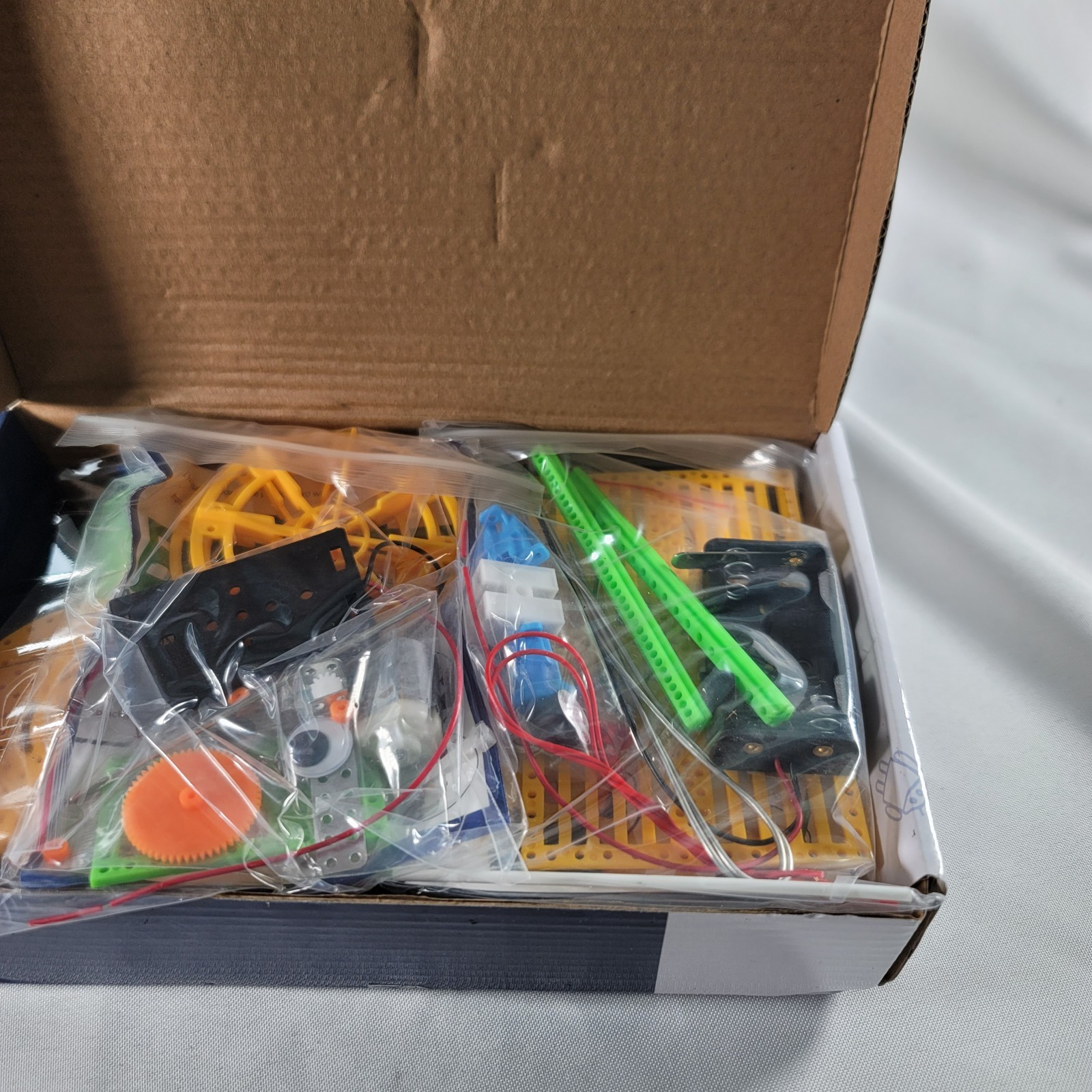 Beandge Stem – 6 in 1 Electric Robot Kits – Ages 8+ DIY