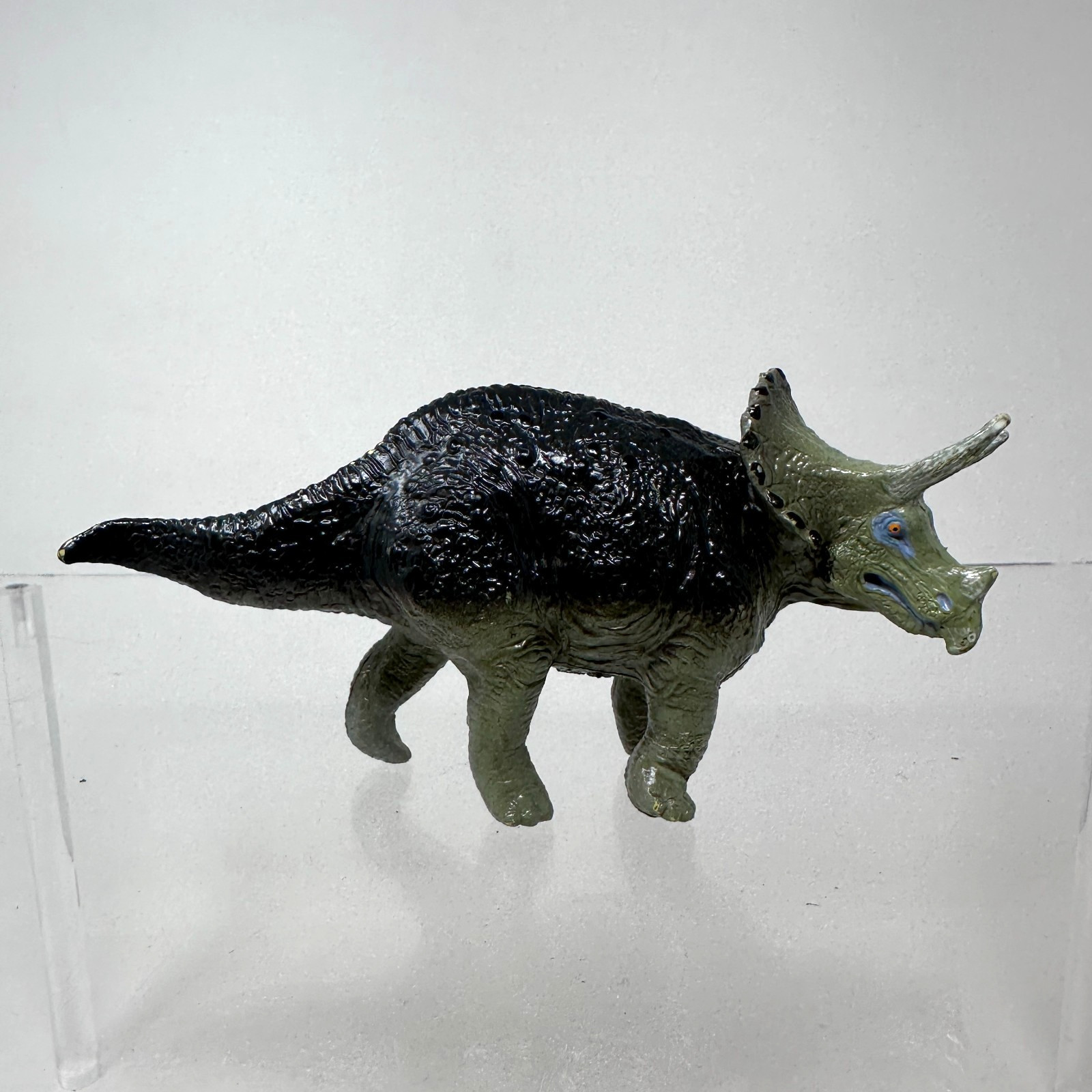 Safari Ltd Triceratops Figure Carnegie Prehistoric Dinosaur Figurine 6.5″ 1988