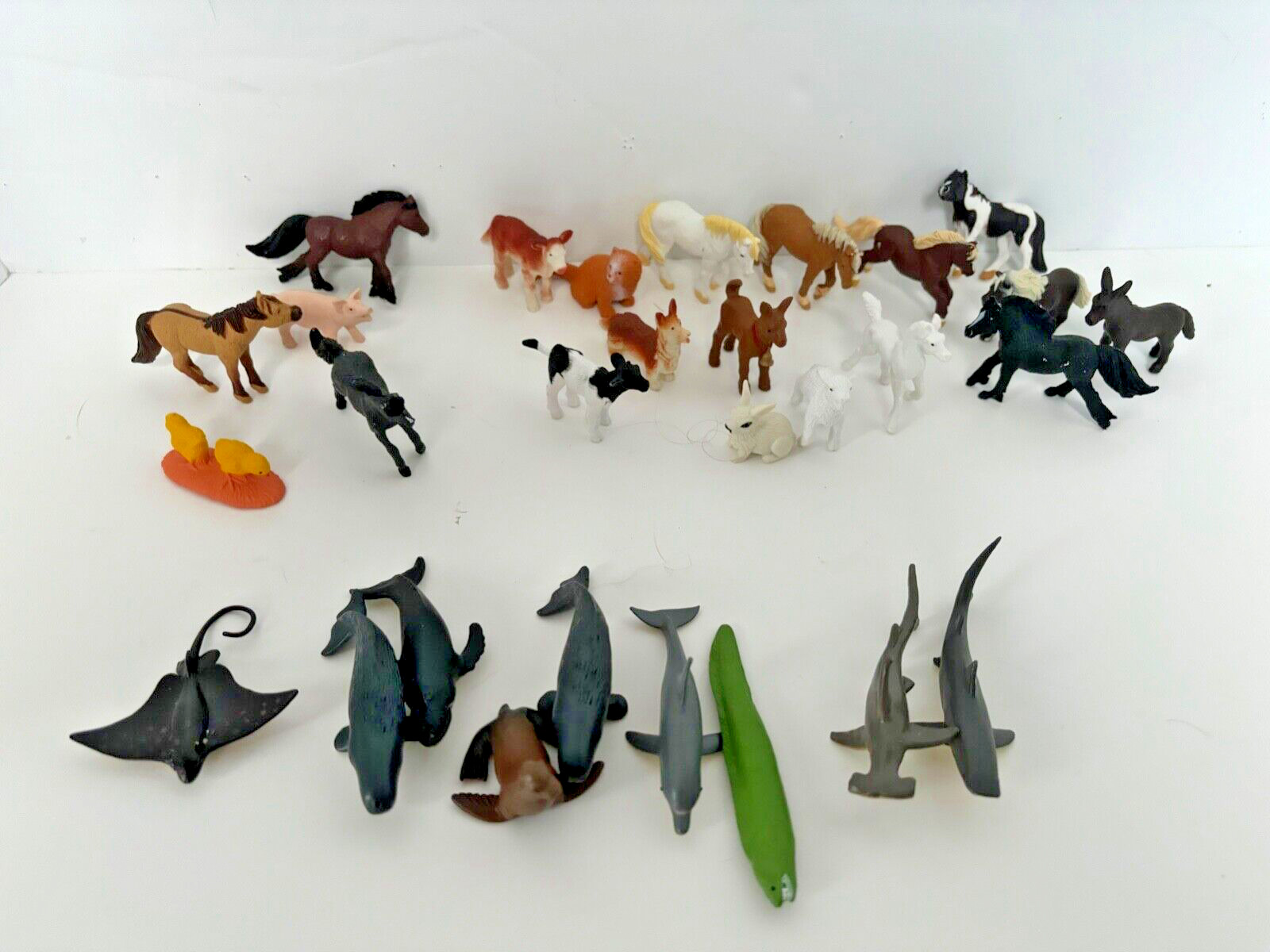 LOT of 25 + Safari Toy Animals Horses Ocean Farm Dog Realistic Small 2″ – 3″