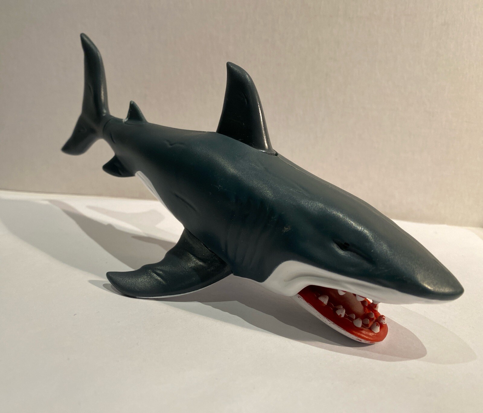 Great White Shark – Bite / Chomping action mouth – grey & white – 8” / 20cm