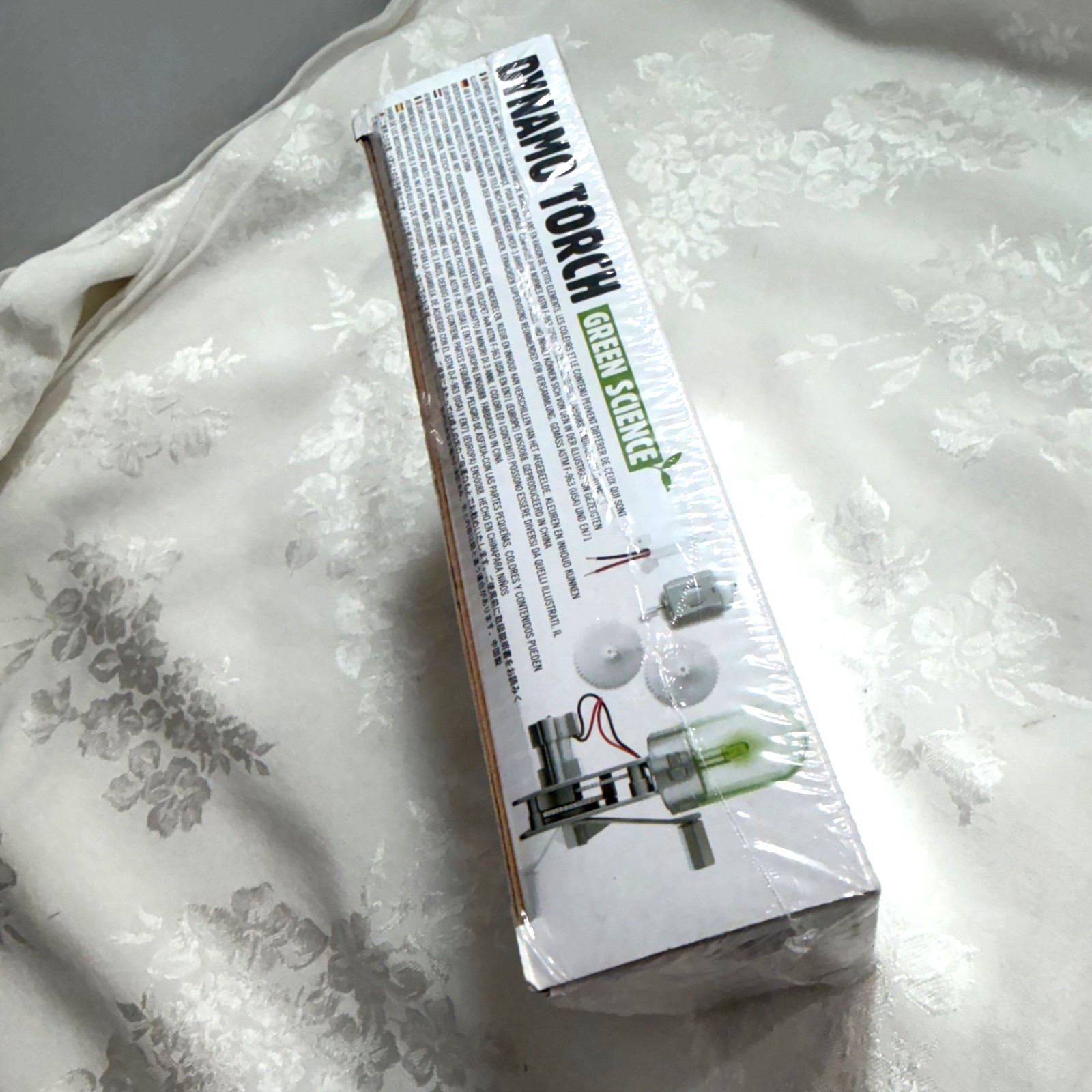 NEW Sealed Dynamo Torch Kit Green Science Environment 4M Kids Labs