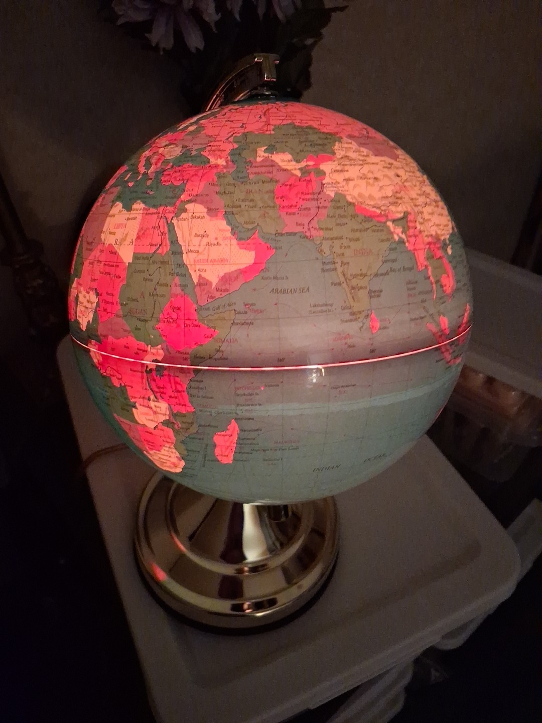 Globe Touch light H 121/2 inch metal polished brass Base 8″ 3 way touch control