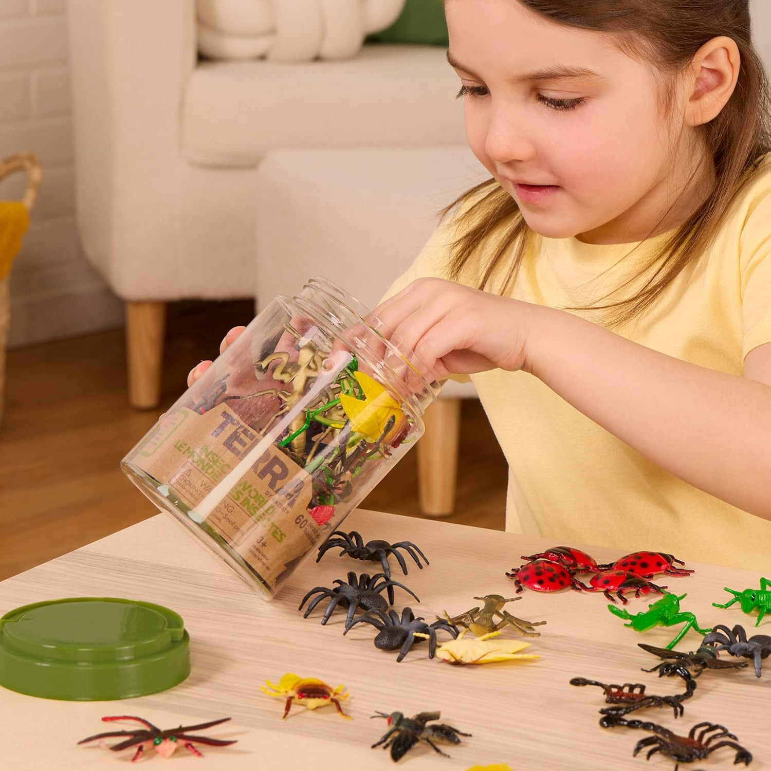 – 60Pcs Insects & Bugs Toy Tube – Mini Plastic Creepy Crawly Animal Figurines fo