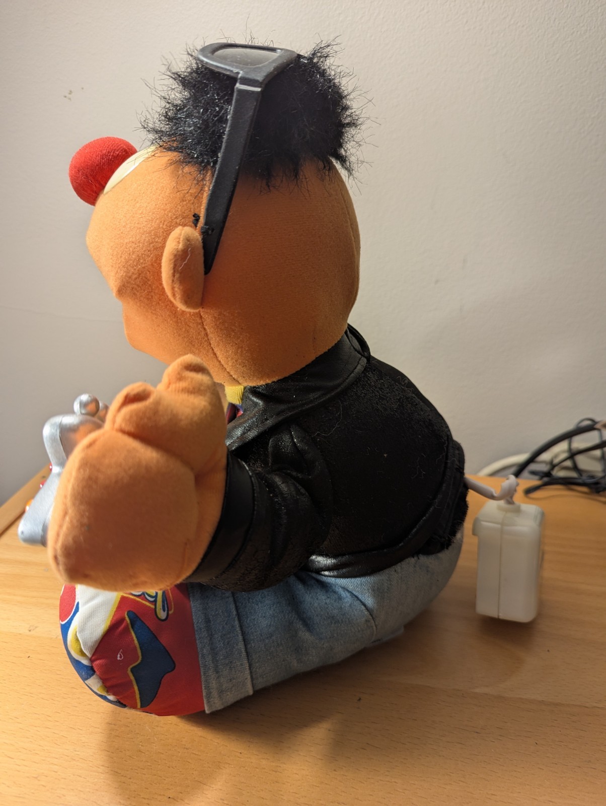 VINTAGE 1998 TYCO SESAME STREET ROCK N ROLL ERNIE PLUSH TALKING SINGING
