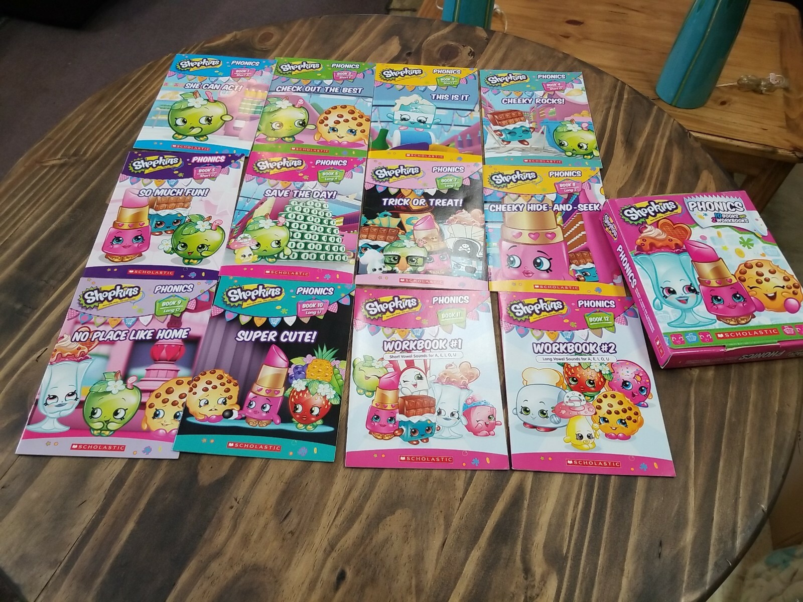 Scholastic SHOPKINS Phonics Box Set 10 Easy Reader Books 2 Workbooks Carry Case