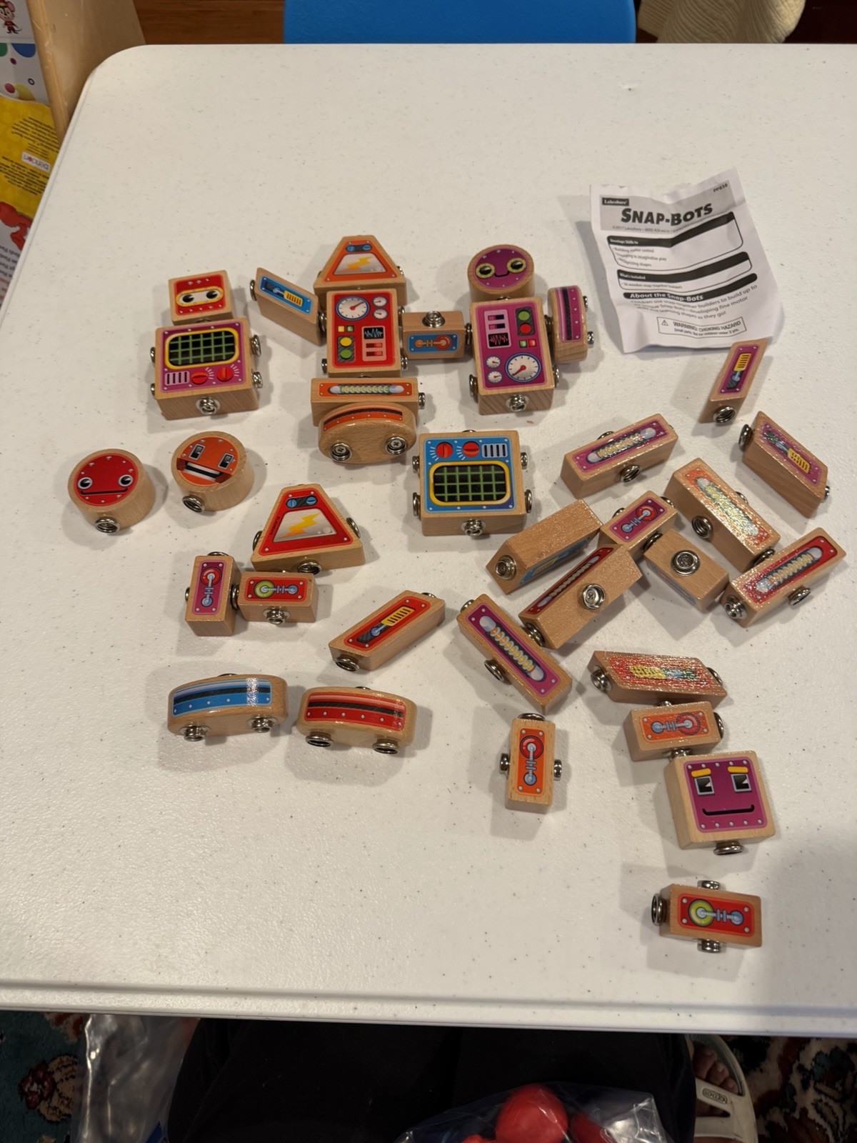 Lakeshore Snap Bots PP838 Robot Builder Wooden Blocks Learning Toy 34 Pieces