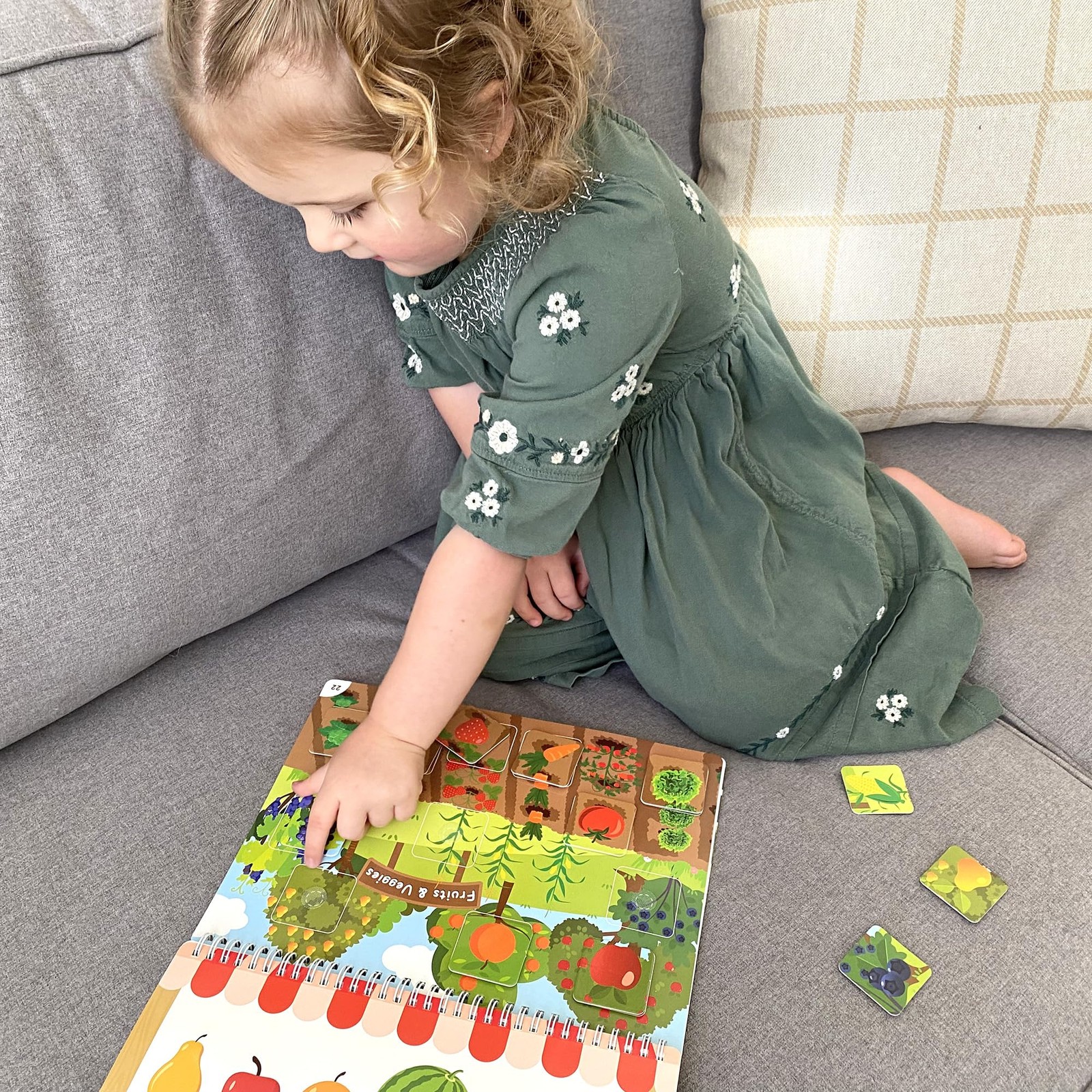 BenBen Busy Book for Toddlers, 30 Pages, Pre-Assembled, Medium, Brown