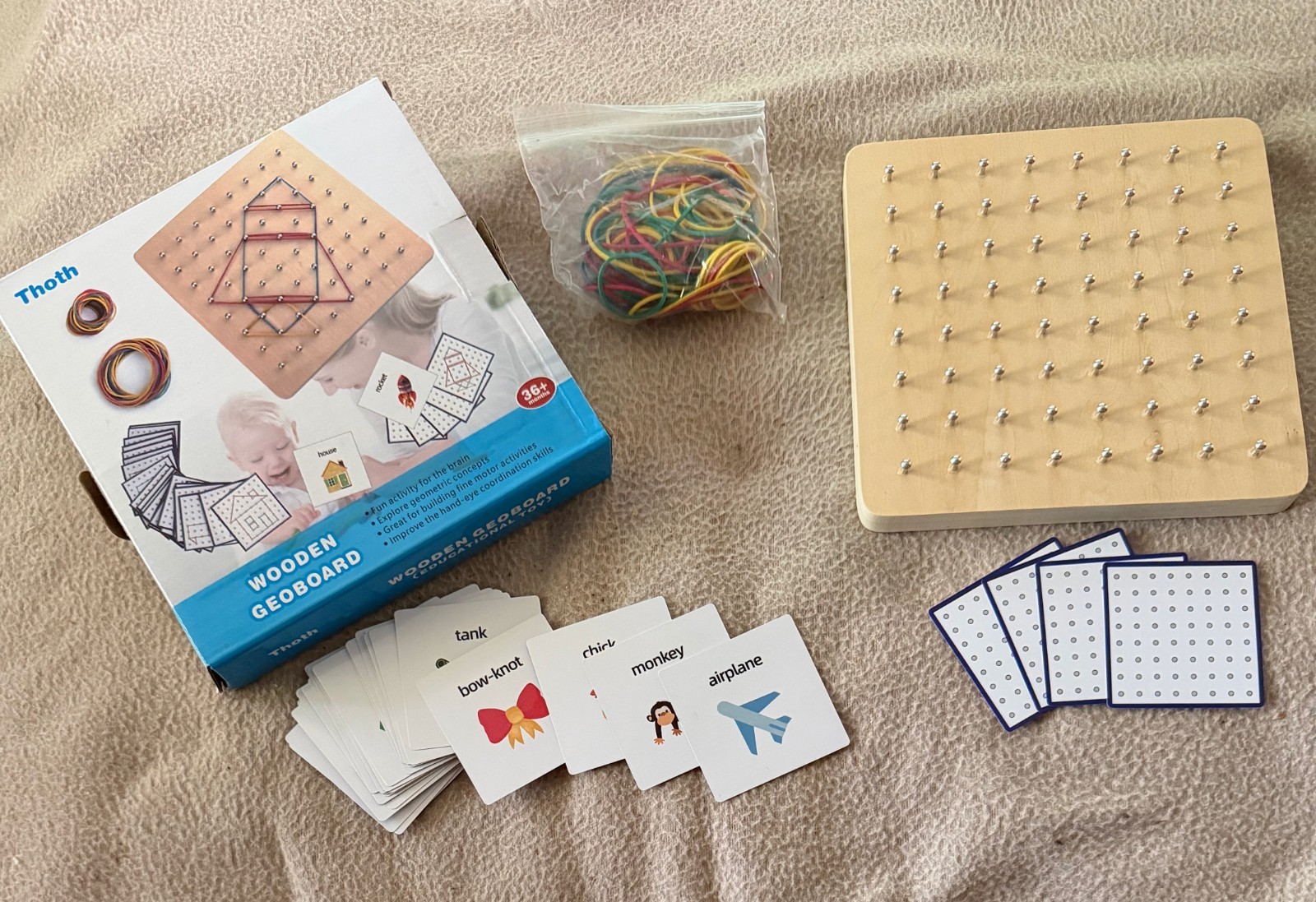 Thoth Wooden Geoboard Montessori 8×8 STEM Math Toy 36 Pattern Cards Open Box