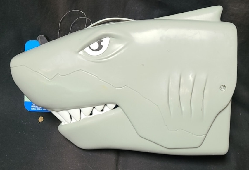 Animal Planet Ocean Collection with Shark Storage Head Playset NEW