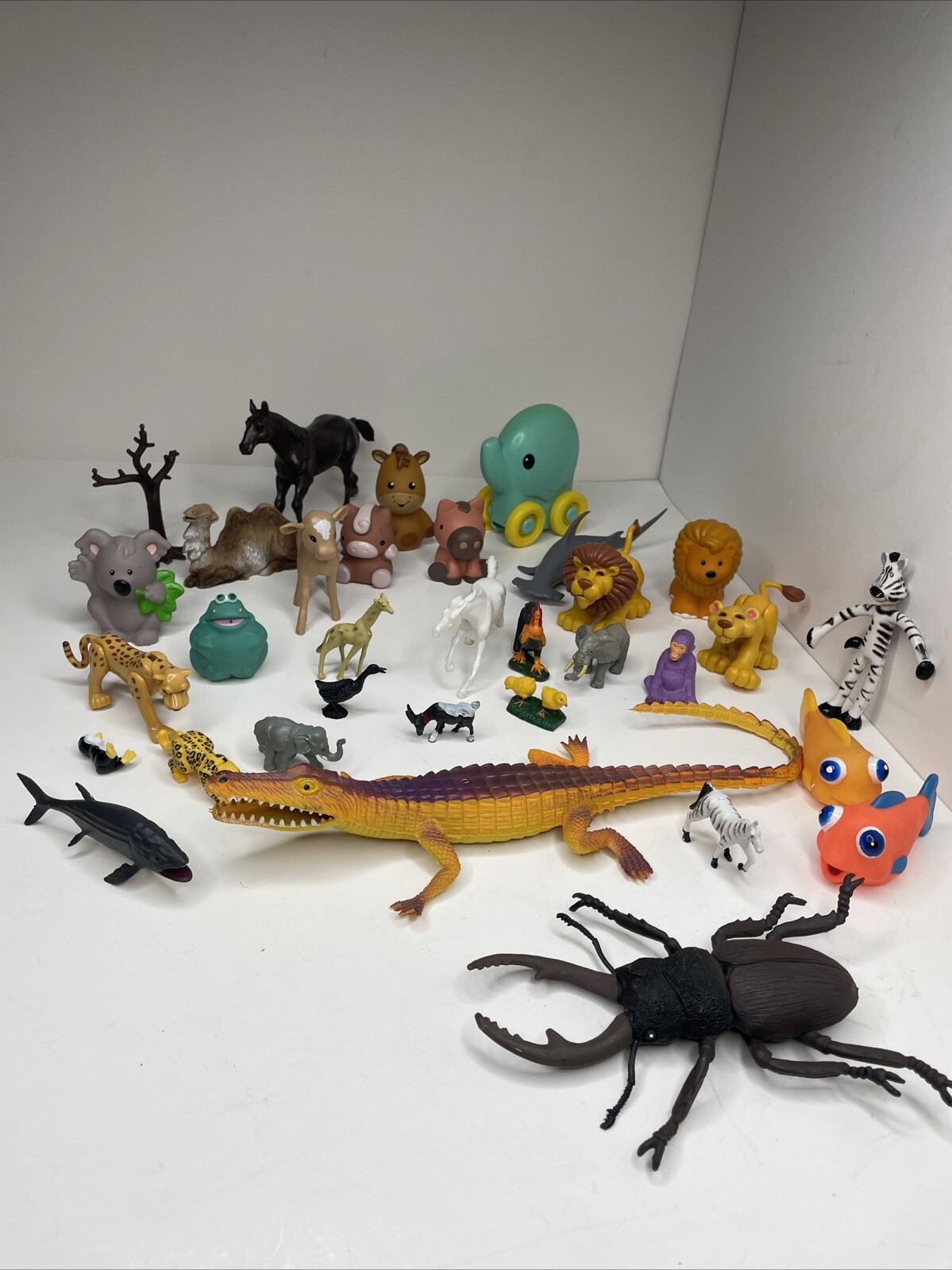 32 Lot Miniature Toy Plastic Animal Figures Mixed Sizes/Styles -Lions, Horses