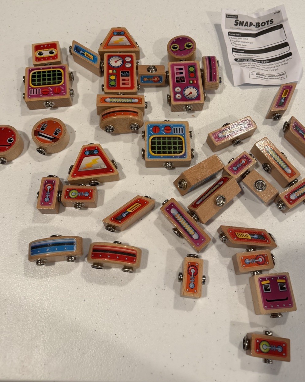 Lakeshore Snap Bots PP838 Robot Builder Wooden Blocks Learning Toy 34 Pieces