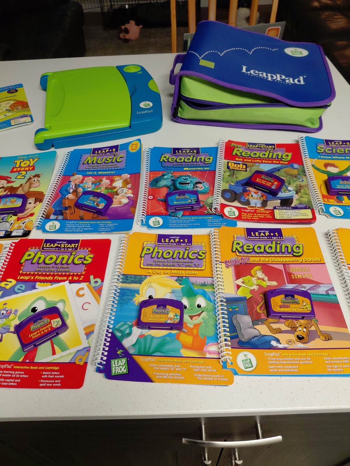 LeapPad Learning System 2001 Works 15 books 12 cartridges Carry Bag Leap Frog