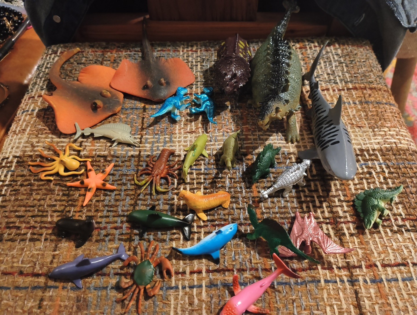 Lot of 25 Marine Ocean Animals And Dinosaurs Hard Plastic &Rubber