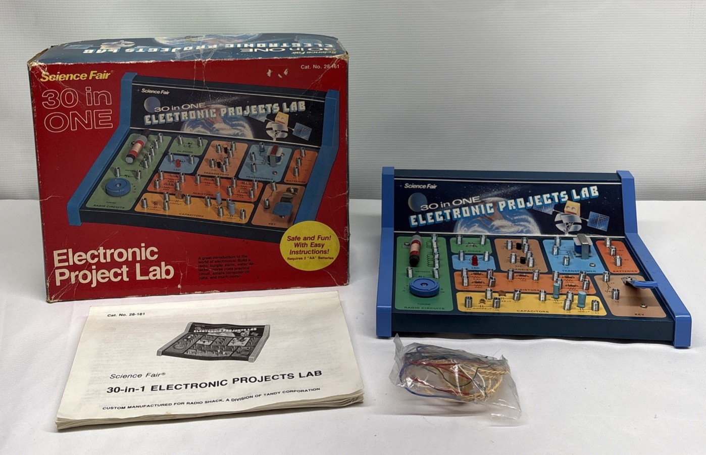 Science Fair 30 in One Electronic Projects Lab Radio Shack Tandy Corp – UNTESTED