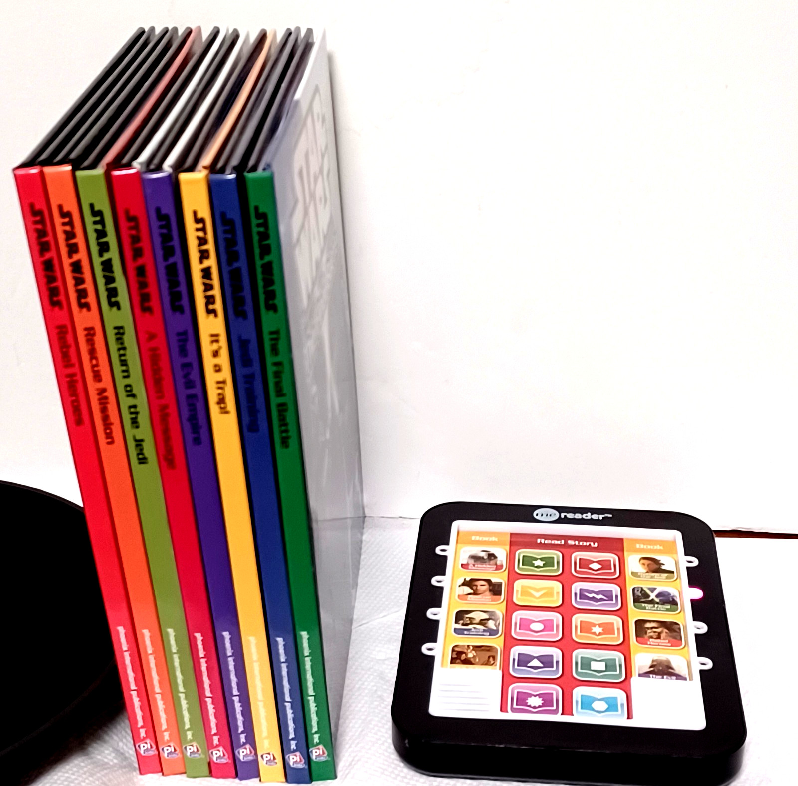 Set of 8 STAR WARS books Plus Electronic Me Reader Story Reader