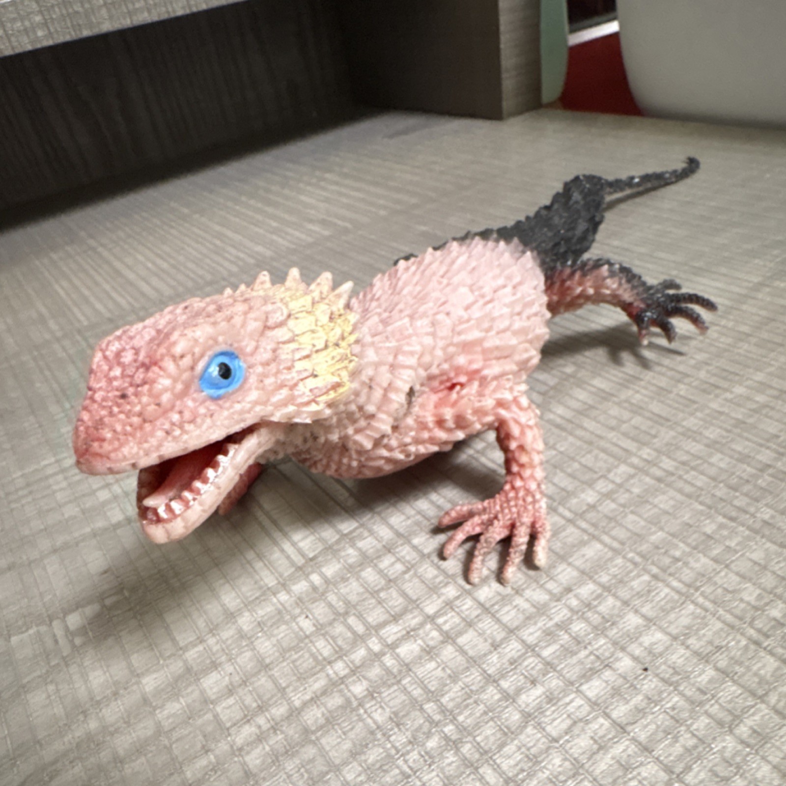 Pink and Black Lizard Animal Educational Toy Figure for Ages 4-11