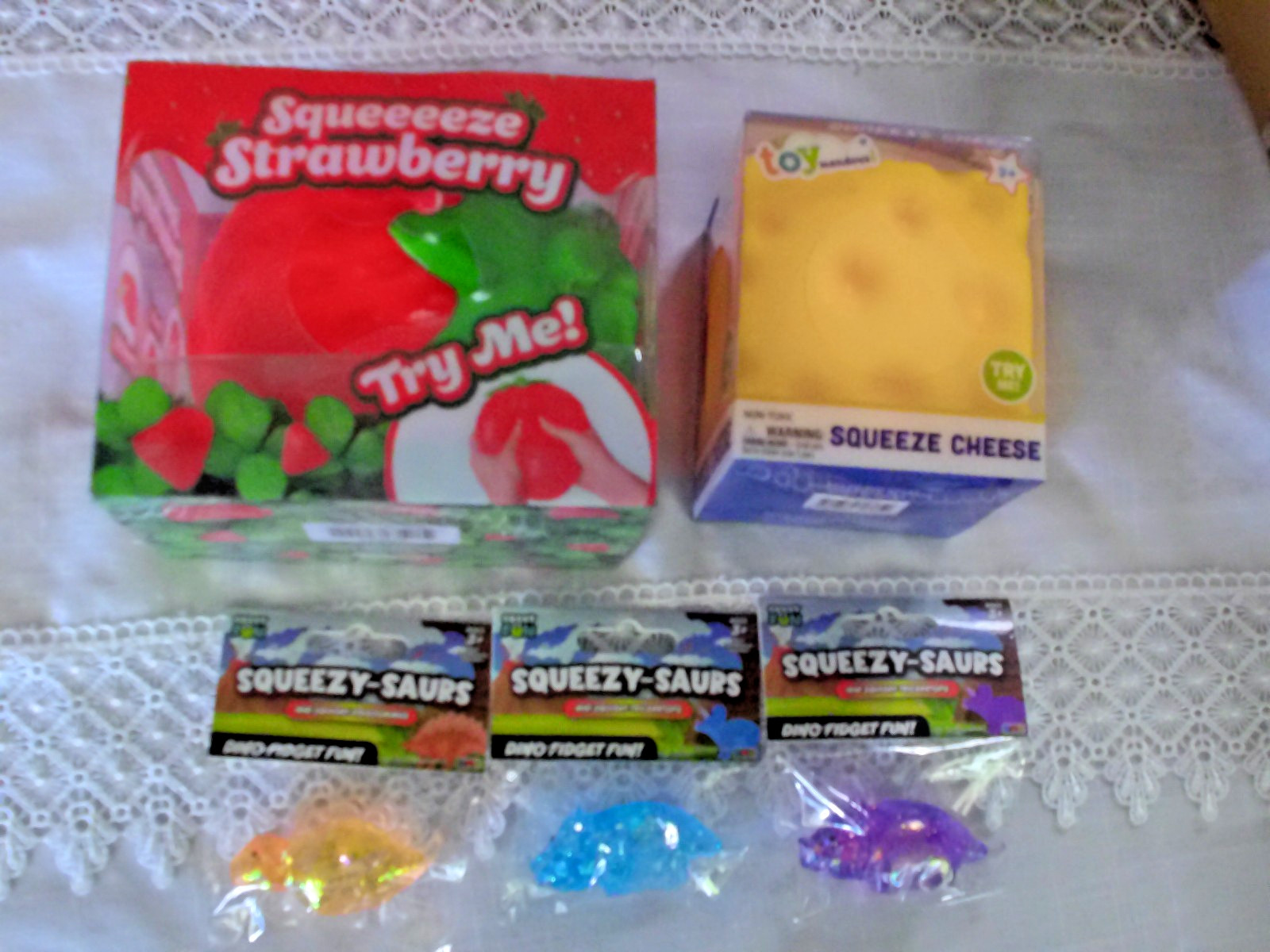 Sunny Days Jumbo Squeezy Strawberry, Toymendous CHEESE Squishy 3 SQUEEZY-SAURS