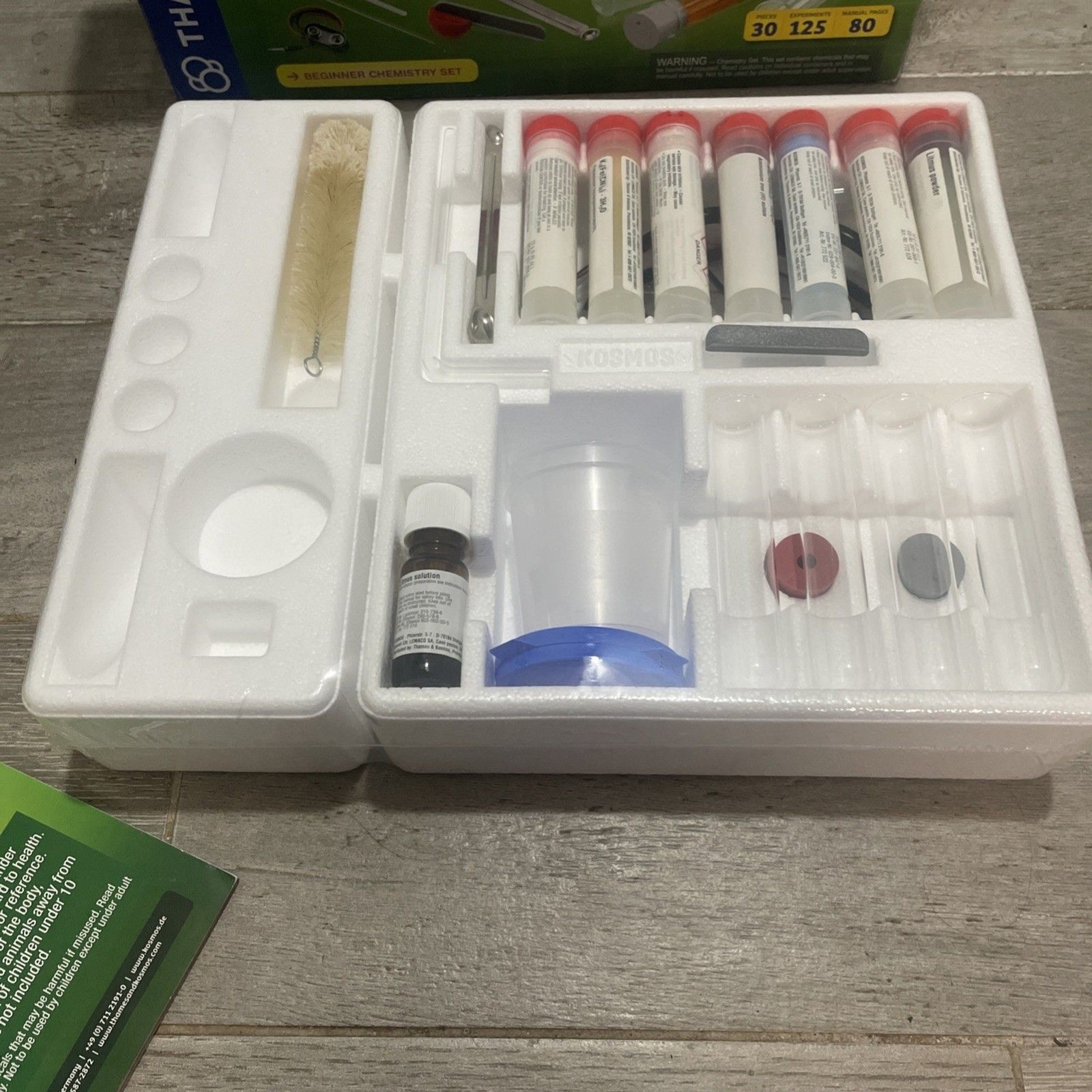 Thames & Kosmos CHEM C1000 Chemistry Experiment Kit Open Box Sealed