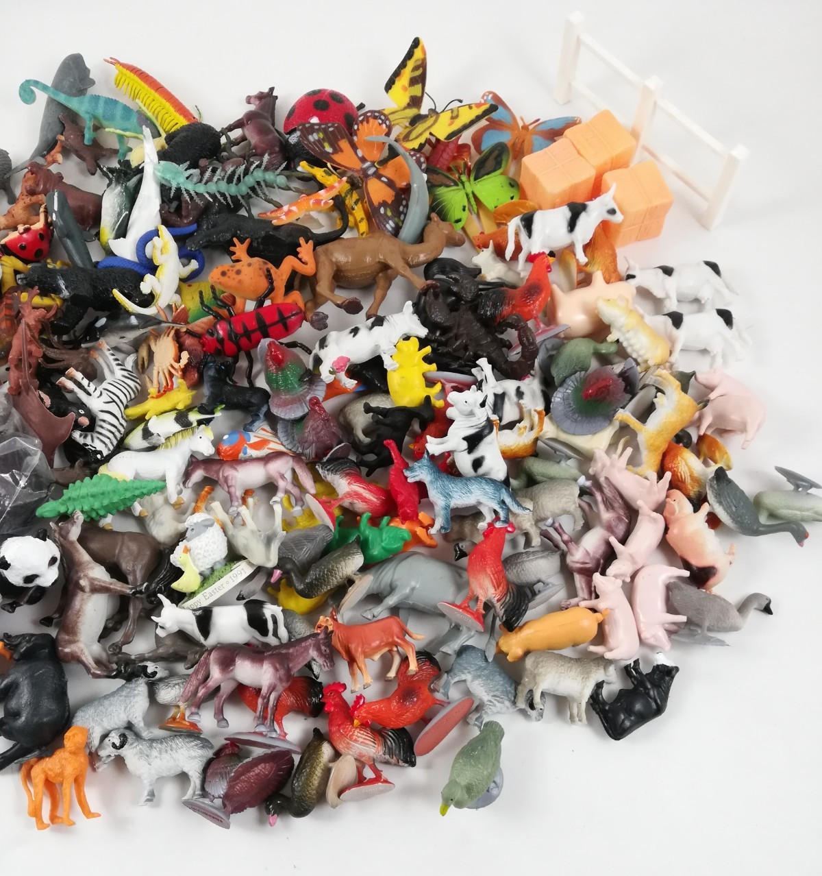 Small Plastic Rubber Animals Zoo Jungle Farm Ocean Insects (168 Pcs)