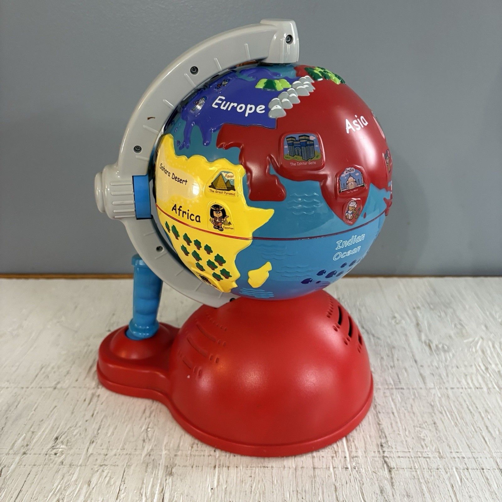 V-Tech Vintage Fly And Learn Talking Globe Educational Toy creates hours of Fun