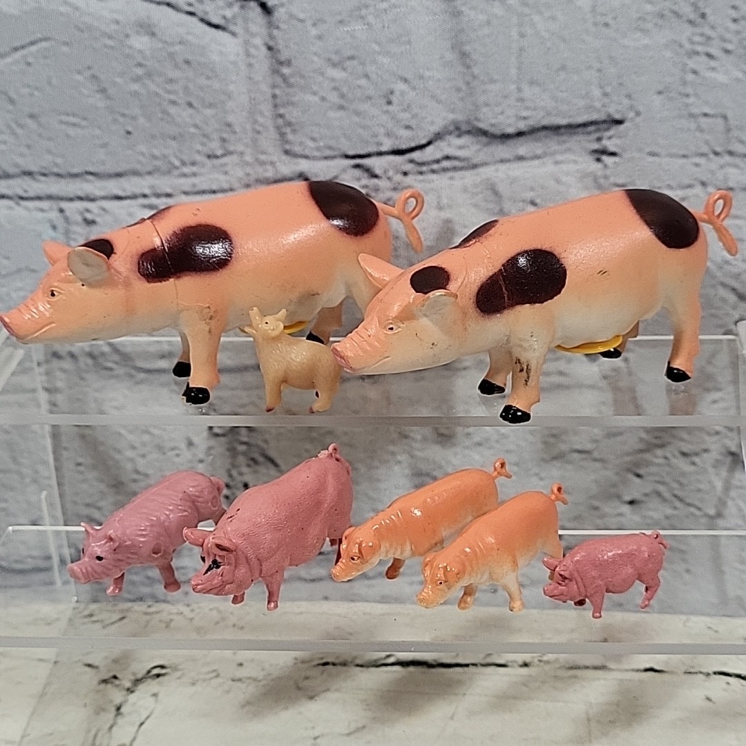Farm Animals Barnyard Pigs Hogs Figures Lot Of 8 Assorted Sizes