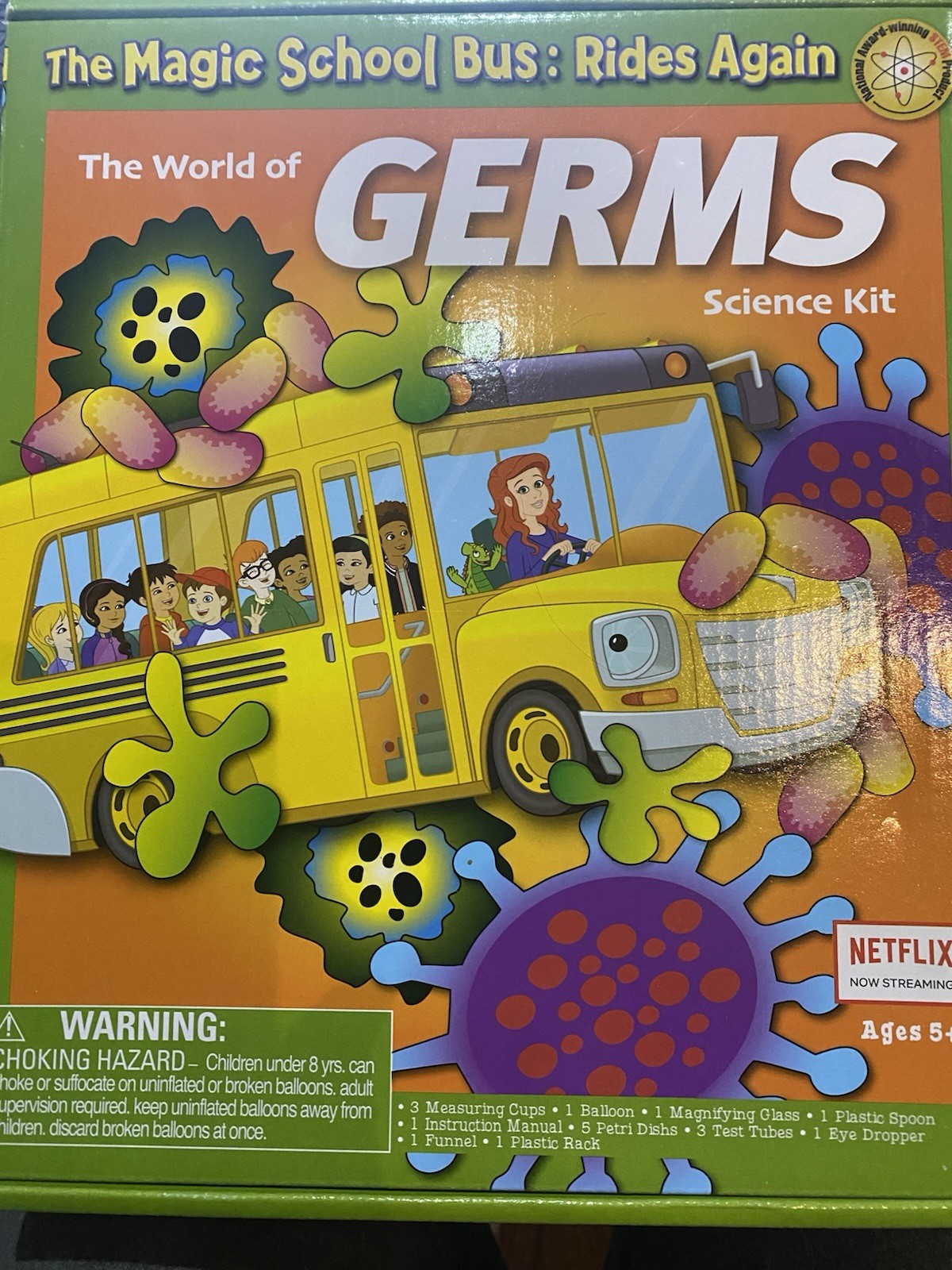 The Magic School Bus Rides Again: The World of Germs Science Kit (Netflix) – NEW