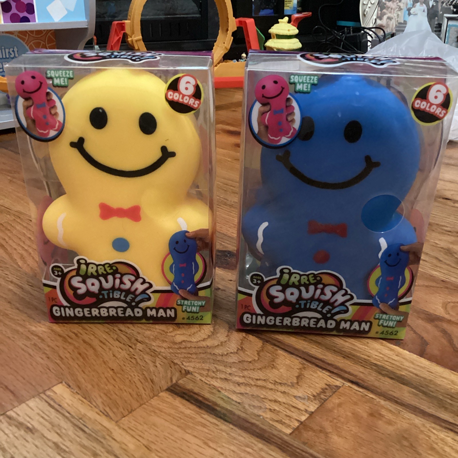 IRRE-SQUISHY-TIBLE STRETCHY (2) gingerbread man SQUISHY TOY NEW SEALED