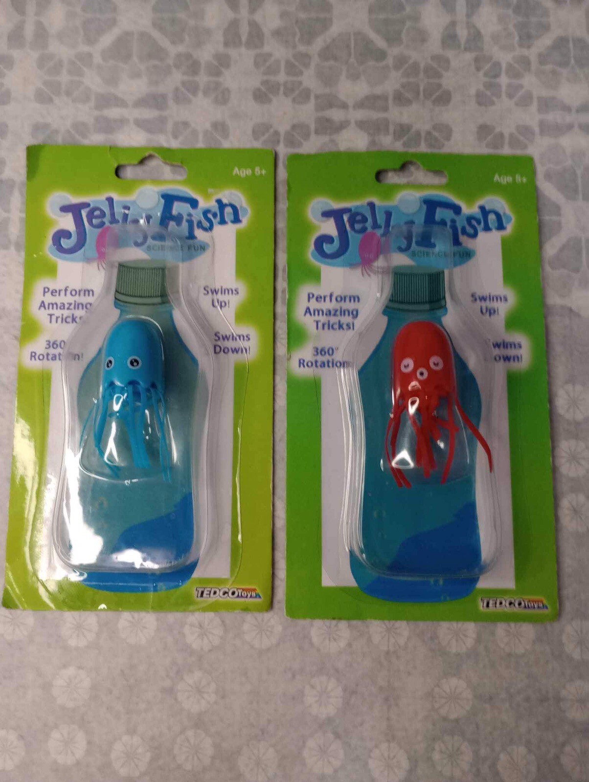 Tedco Toys 12090 Jellyfish One Red One Blue Lot Of 2 Swims Up Down Sealed New