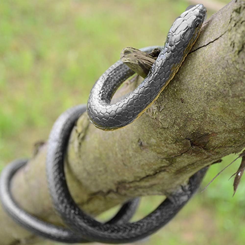 7 Pcs Realistic Rubber Snakes – Life-Like Scaring Props for Halloween Fun