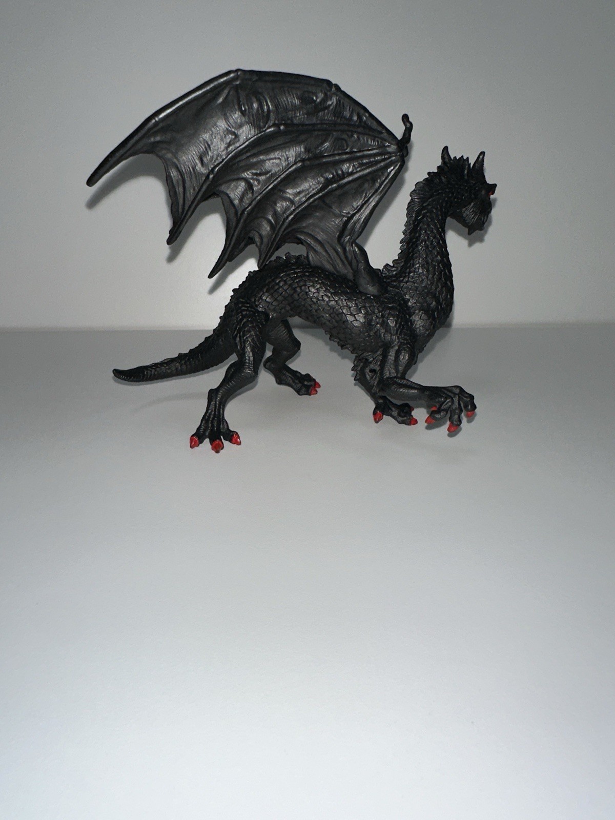 2010 Black Forest Twilight Dragon Fantasy Figure Safari Ltd Red Eyes Nails 5″