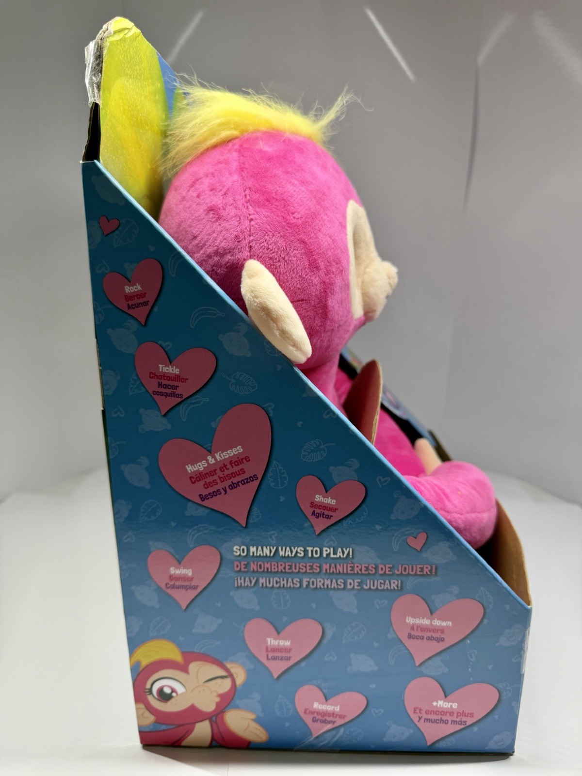 I love to hug monkey Fingerlings Hugs Bella interactive makes 40+ sounds