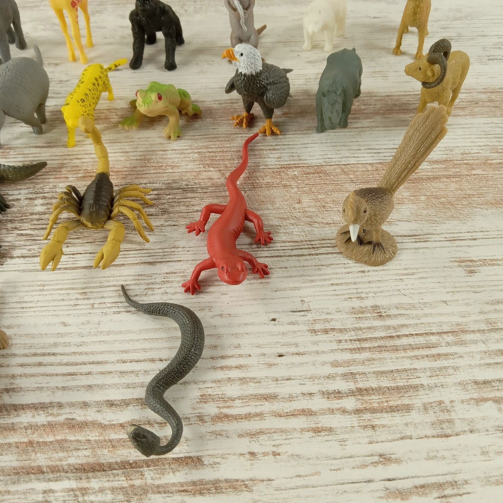 Lot of 22 Plastic Toy Animals Figures Figurines Giraffe Elephant Bald Eagle