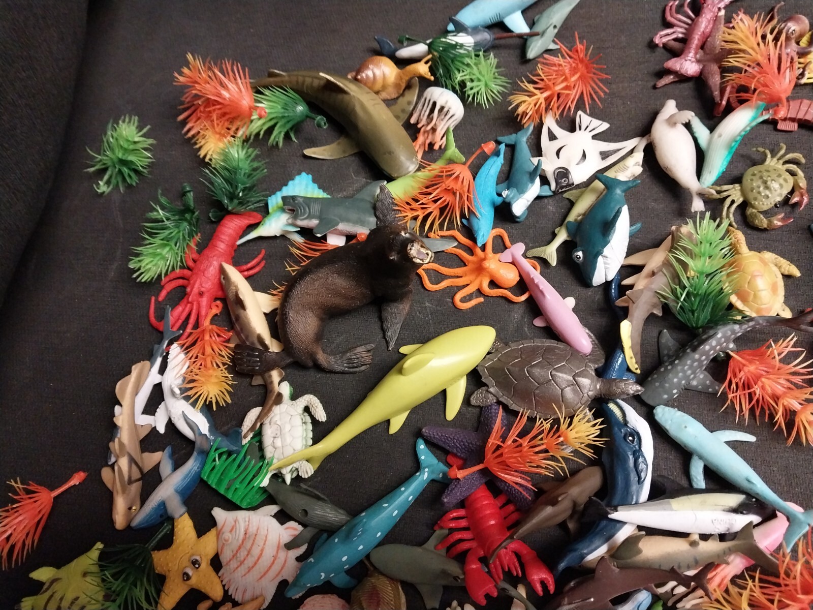 K&M Shark Toy Figure Lot of 100 plus Ocean Figurines Hammer Starfish squid