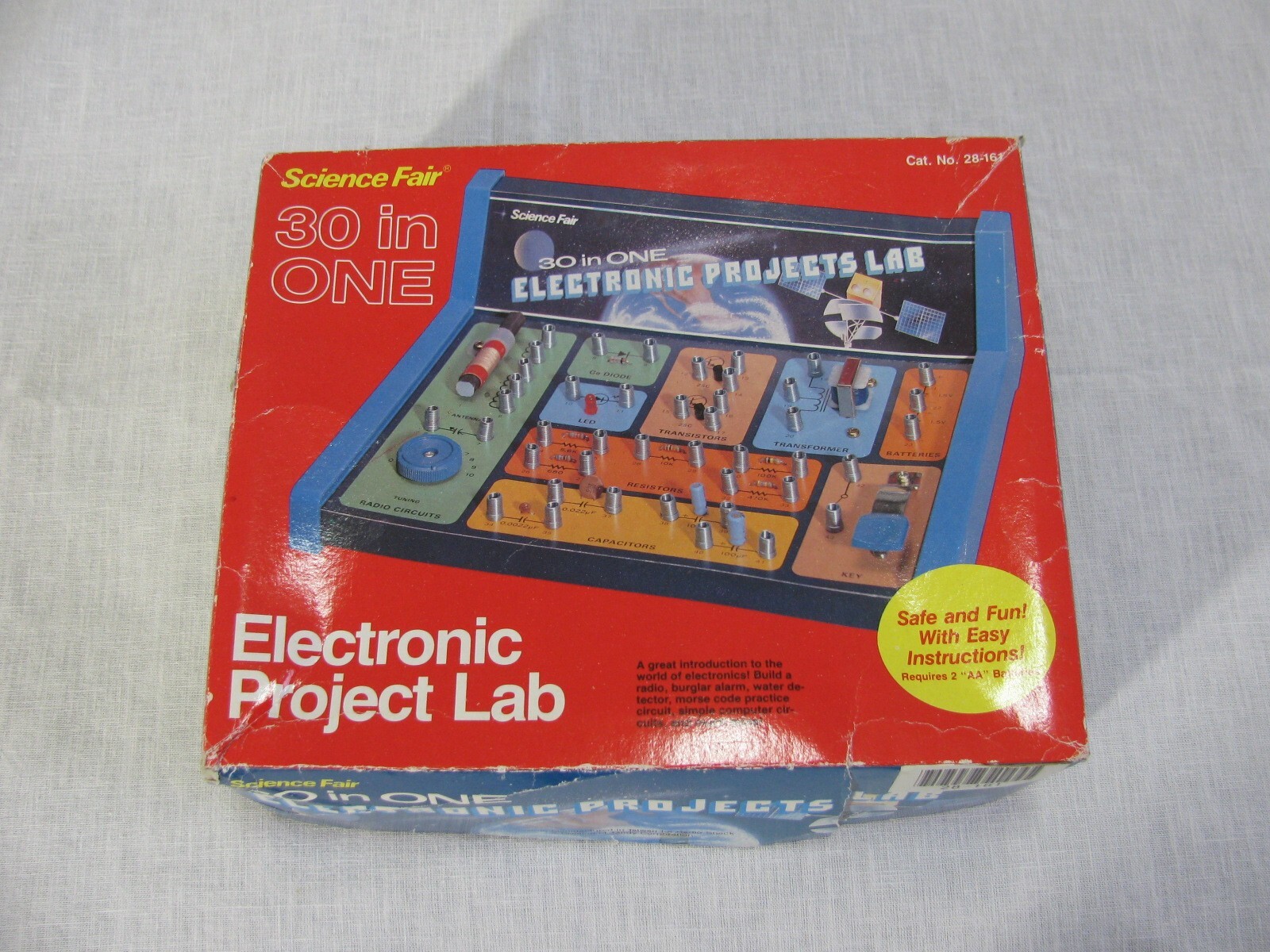 Vtg Science Fair 30 in One Electronic Project Lab 28-161, 1982, Orig Box r
