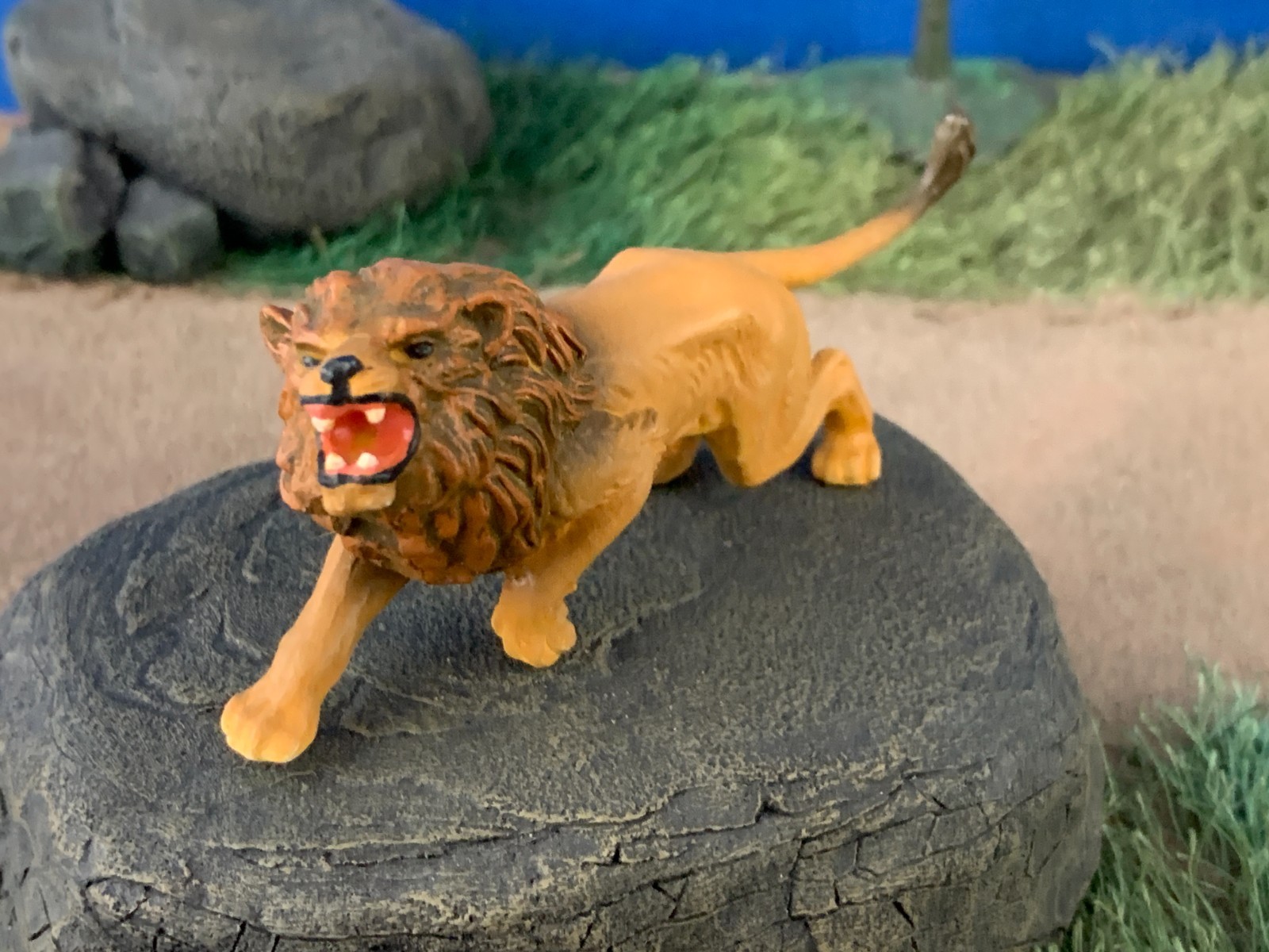 Vintage Elastolin by Preiser 47504 «Roaring Lion» Wild Animal Figures 1:25 scale