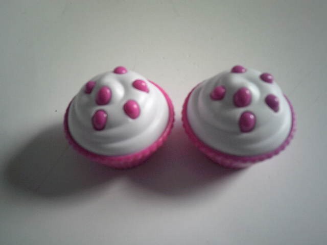 2 Leap Frog Lovin Oven Pink Cupcakes With Pink Sprinkles & White Icing