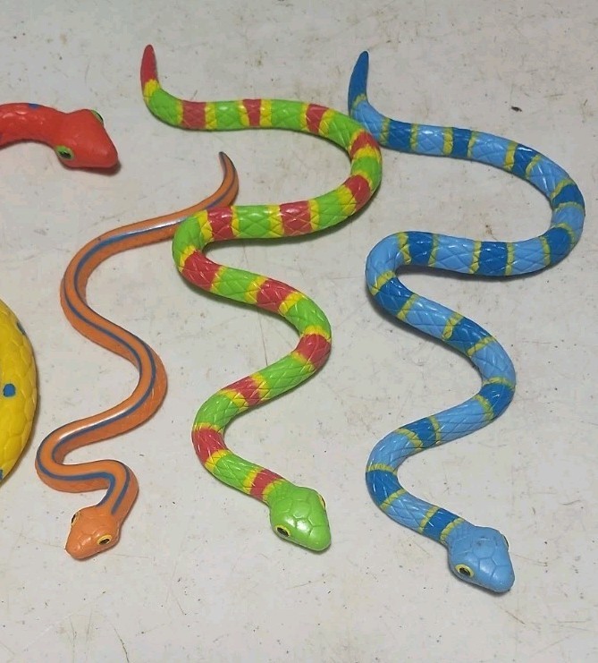 Lot of 6 Vintage Rubber/Plastic Toy Reptile Snakes