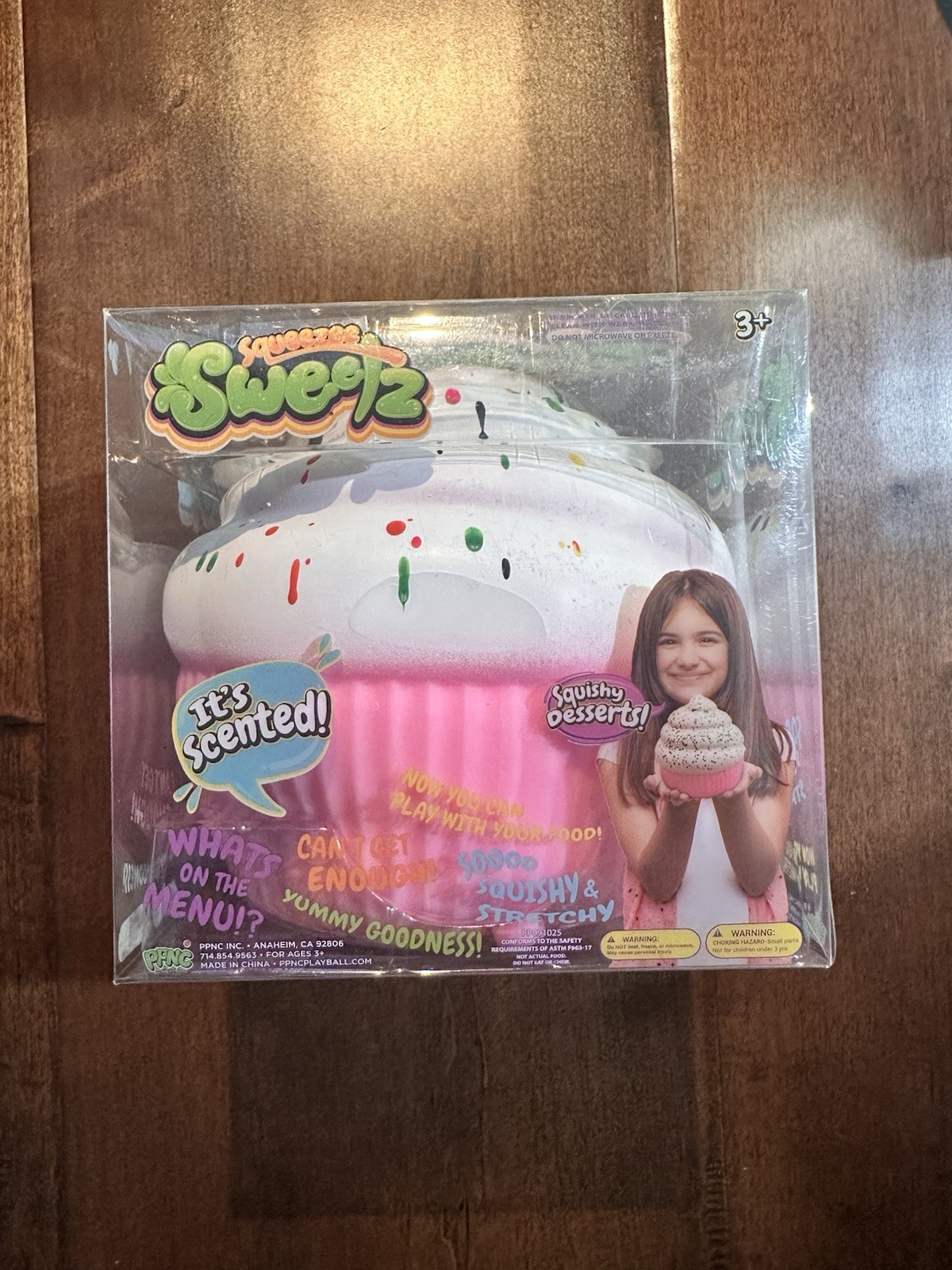 Squeezie Sweets Scented Cupcake Squishy Dessert Squeeze Toy 3+ (PP091025)