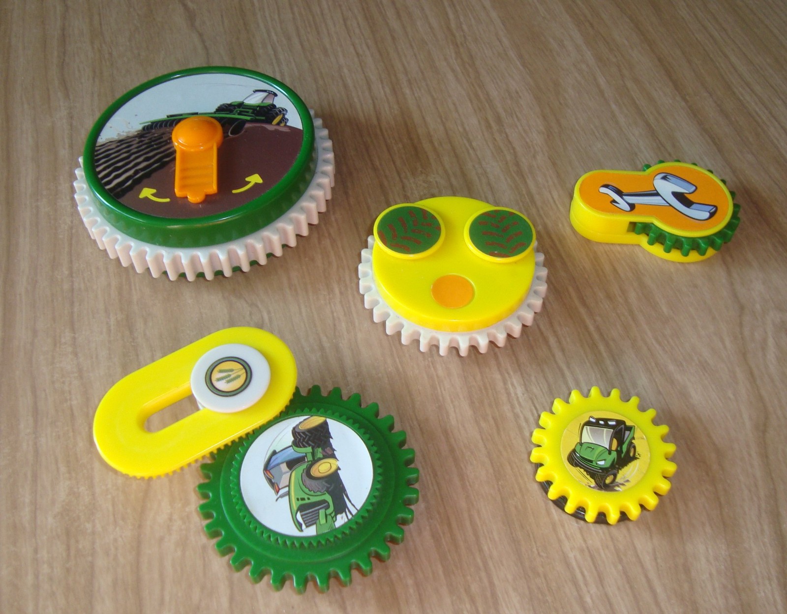 Tomy Gearation John Deere Magnetic Activity With 4 Gears & Motor Missing 1 Gear