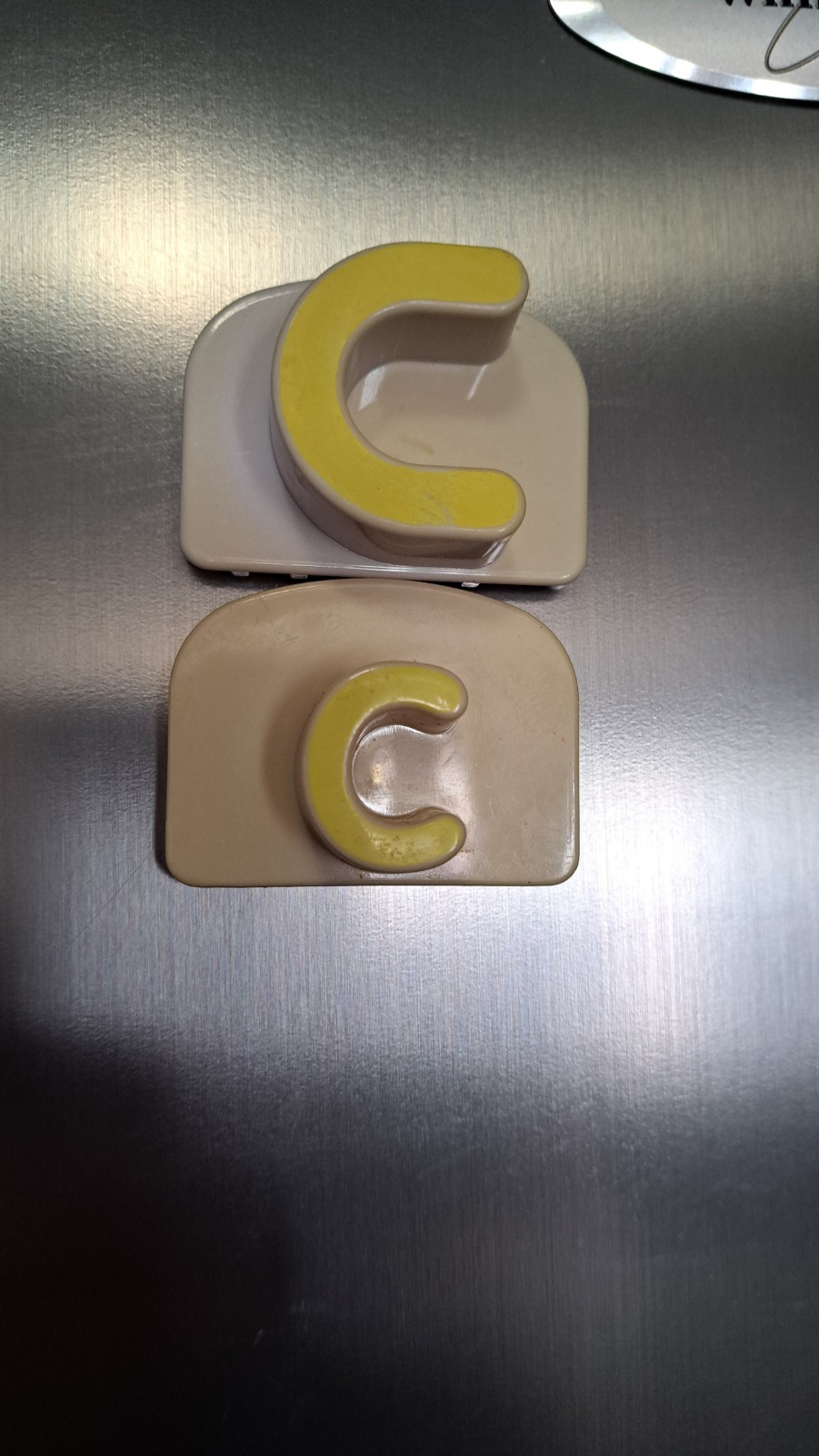 Replacement LeapFrog Fridge Magnetic Individual Letter Upper R Lower r Spanish