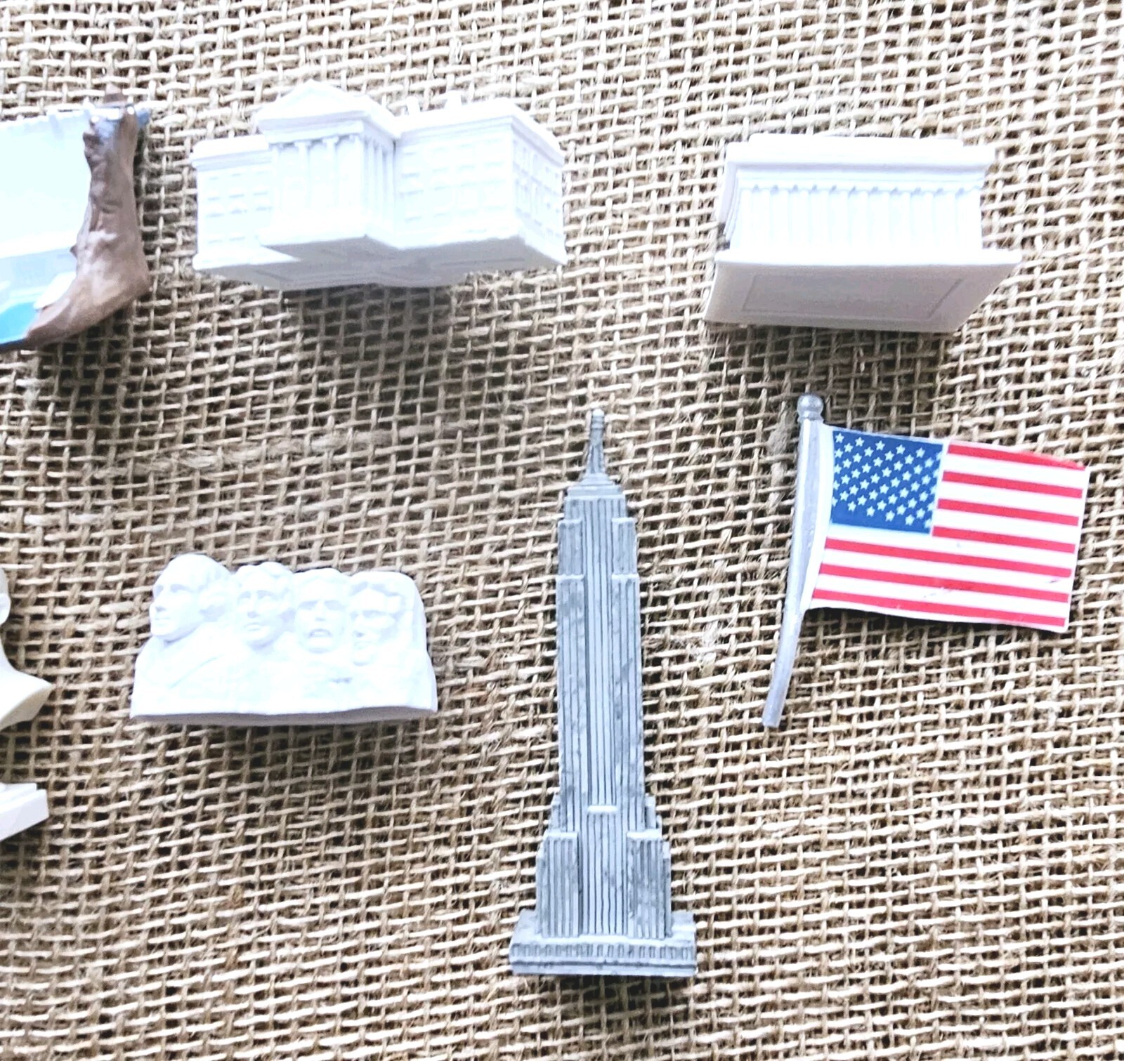 Safari 15pc US Landmarks & Famous People Figures & Statue Bust