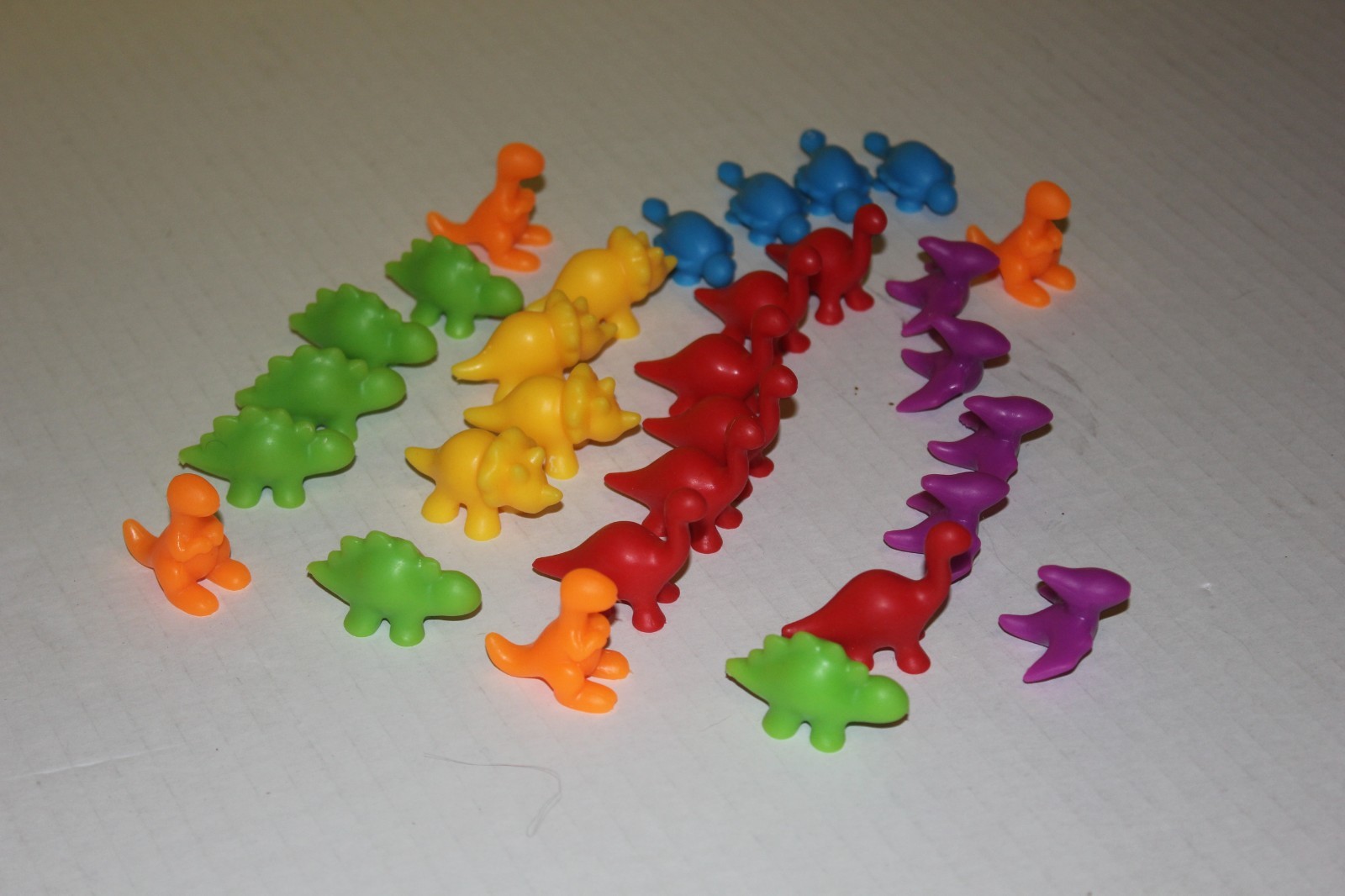 MICRO PLASTIC DINOSSAURS MULTICOLOR TOY 30 PIECES LOT. READ DESCRIPTION.