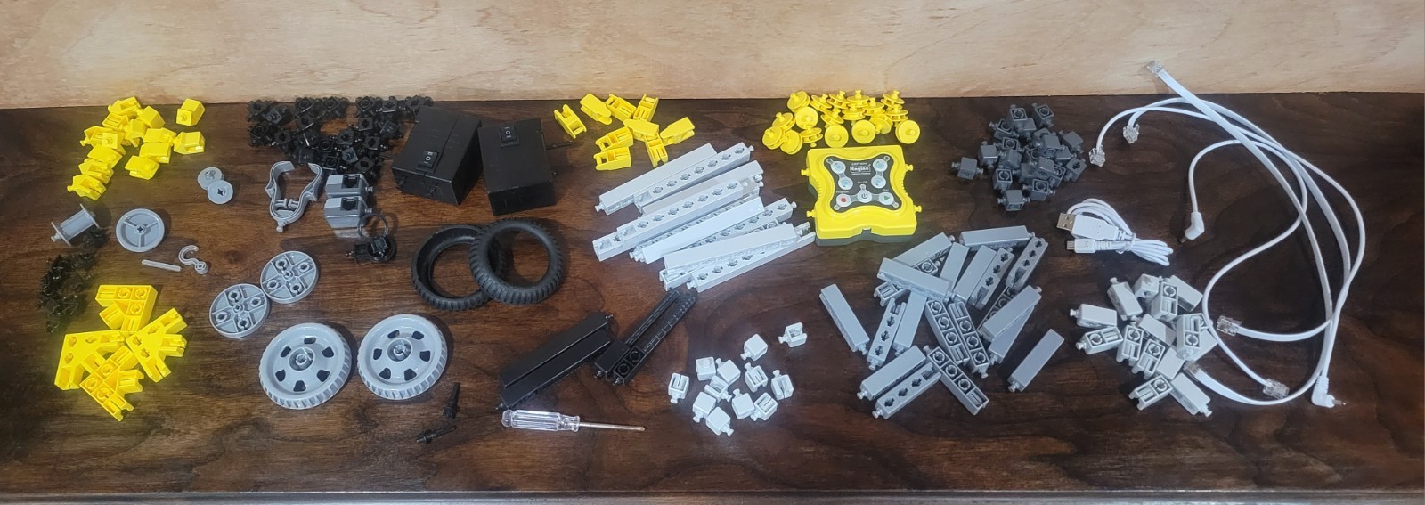 Engino STEM Build and Program Your Own Robot with Bluetooth, Mini ERP