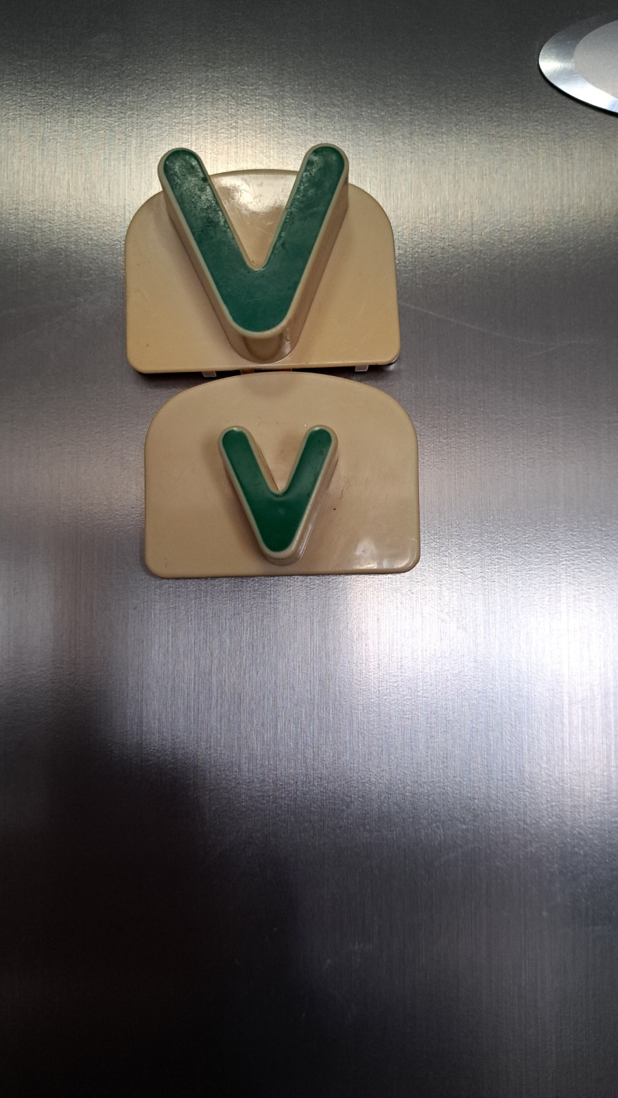 Replacement LeapFrog Fridge Magnetic Individual Letter Upper R Lower r Spanish