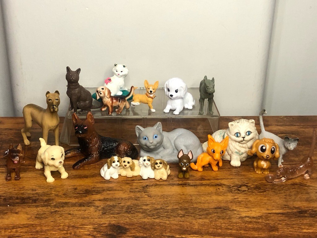 18 Animals Figures Toys Cats & Dogs Plastic Pets Mixed Lot Hood Hounds