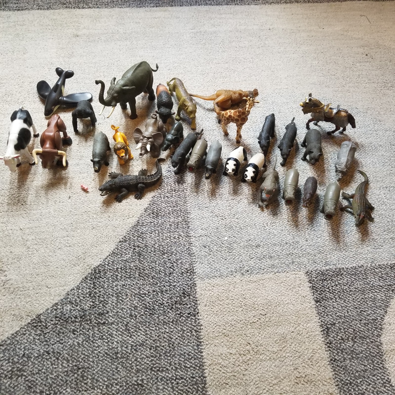Lot of 29 Vintage Animal Figurines Plastic Shleich Imperial Fisher Price Etc 90s