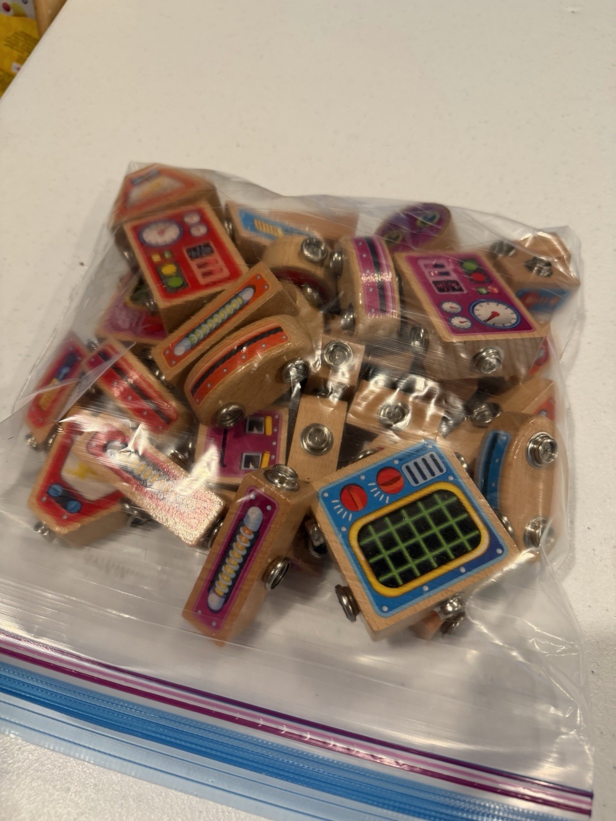 Lakeshore Snap Bots PP838 Robot Builder Wooden Blocks Learning Toy 34 Pieces